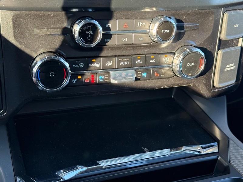 Ford Super Duty F-350 SRW Vehicle Full-screen Gallery Image 15
