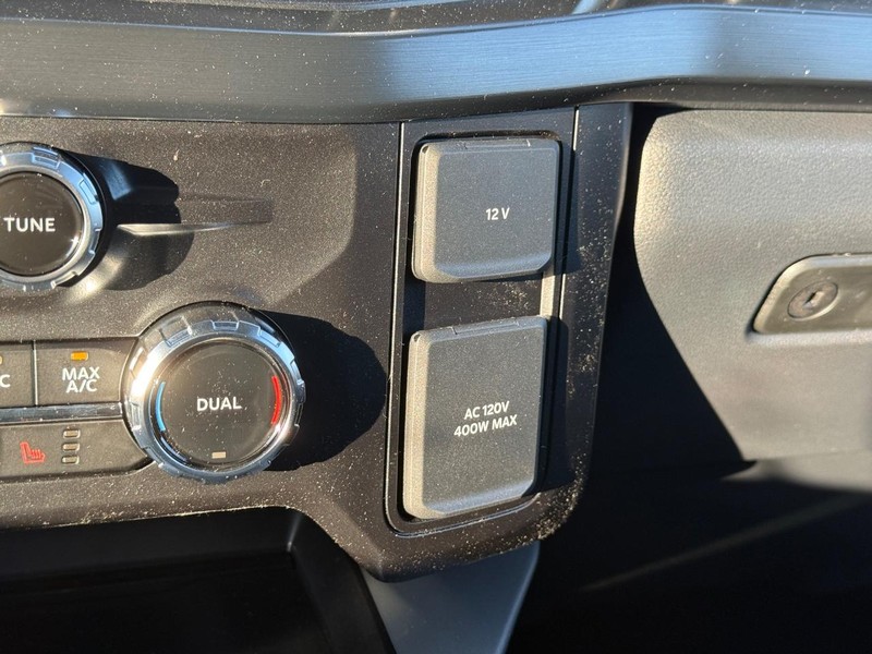 Ford Super Duty F-350 SRW Vehicle Full-screen Gallery Image 16
