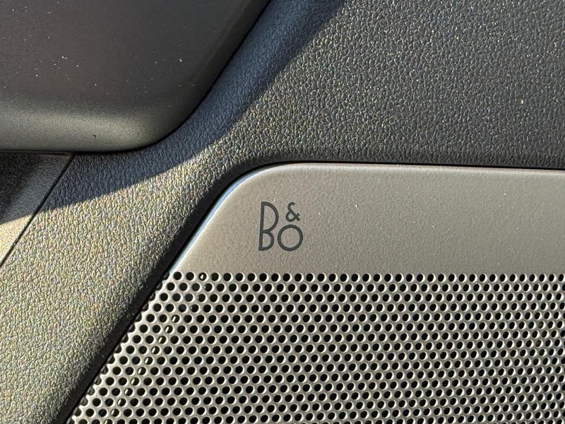Ford Super Duty F-350 SRW Vehicle Full-screen Gallery Image 19