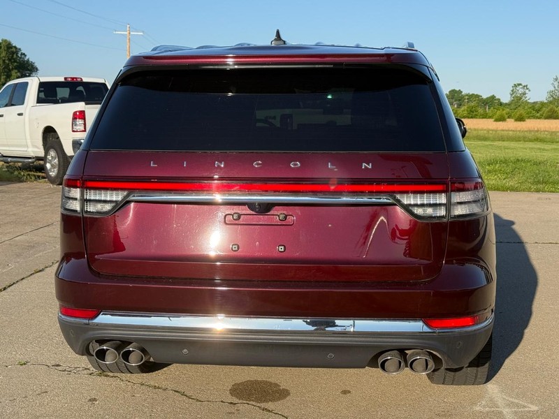 Lincoln Aviator Vehicle Full-screen Gallery Image 4