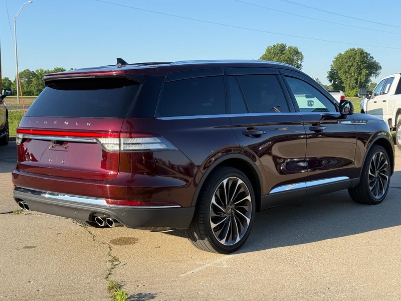 Lincoln Aviator Vehicle Full-screen Gallery Image 5