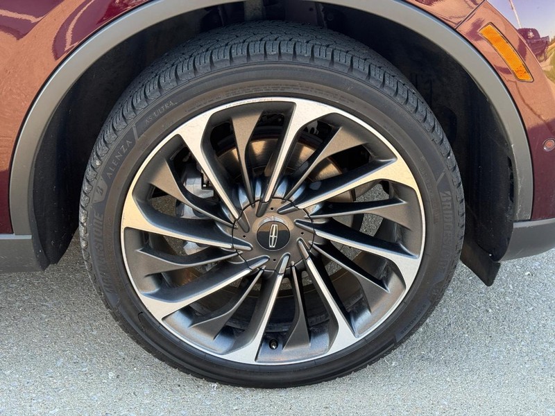 Lincoln Aviator Vehicle Full-screen Gallery Image 7