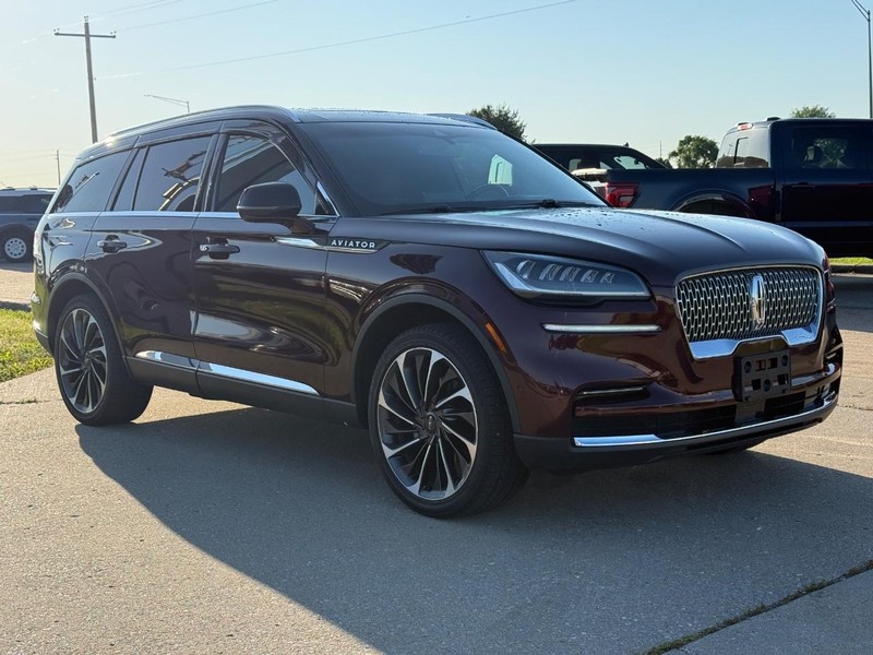 Lincoln Aviator Vehicle Full-screen Gallery Image 8