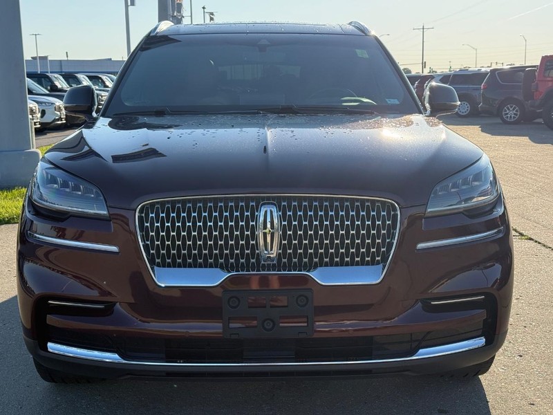 Lincoln Aviator Vehicle Full-screen Gallery Image 9