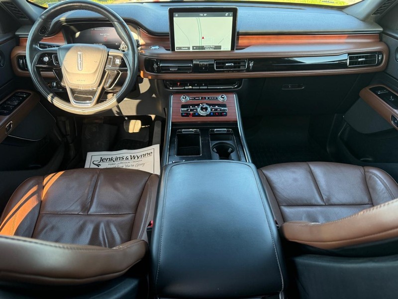 Lincoln Aviator Vehicle Full-screen Gallery Image 14
