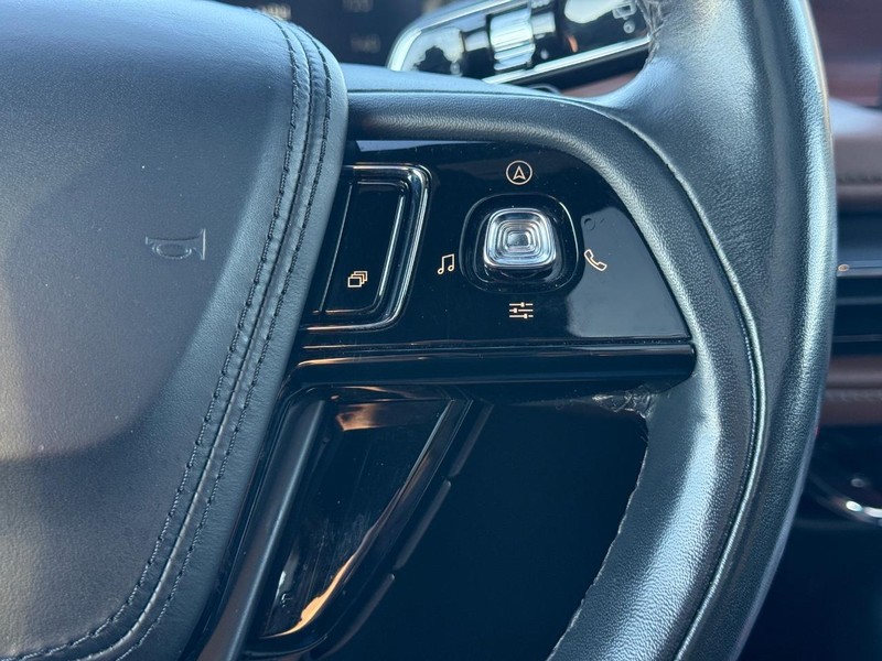 Lincoln Aviator Vehicle Full-screen Gallery Image 17