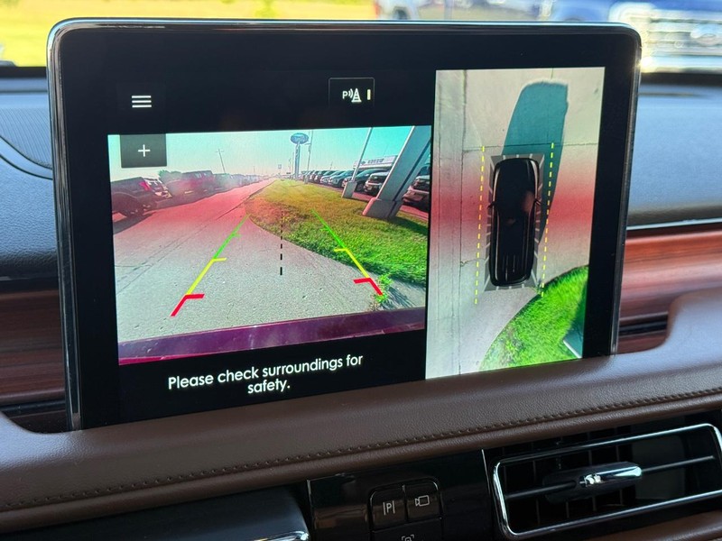 Lincoln Aviator Vehicle Full-screen Gallery Image 20