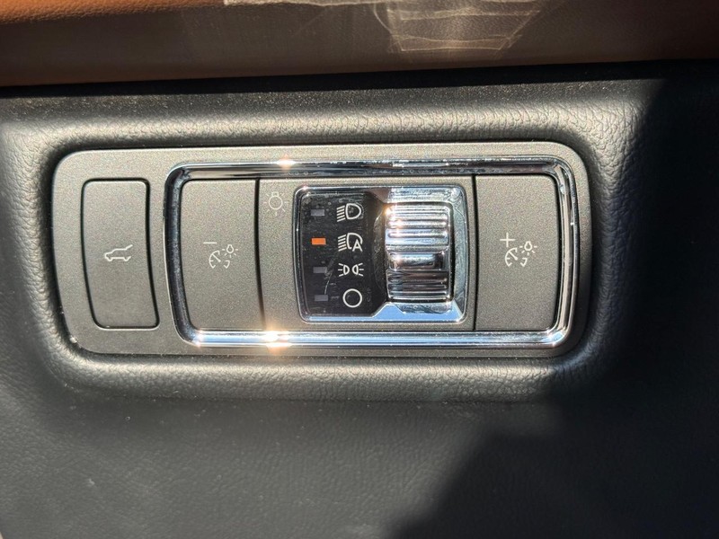 Lincoln Aviator Vehicle Full-screen Gallery Image 26