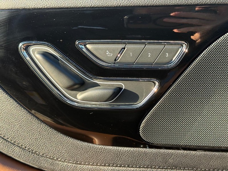 Lincoln Aviator Vehicle Full-screen Gallery Image 27