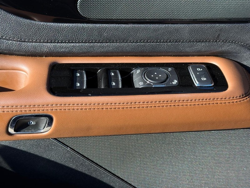 Lincoln Aviator Vehicle Full-screen Gallery Image 29