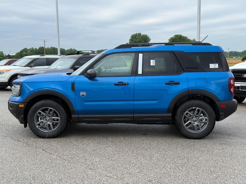 Ford Bronco Sport Vehicle Full-screen Gallery Image 2