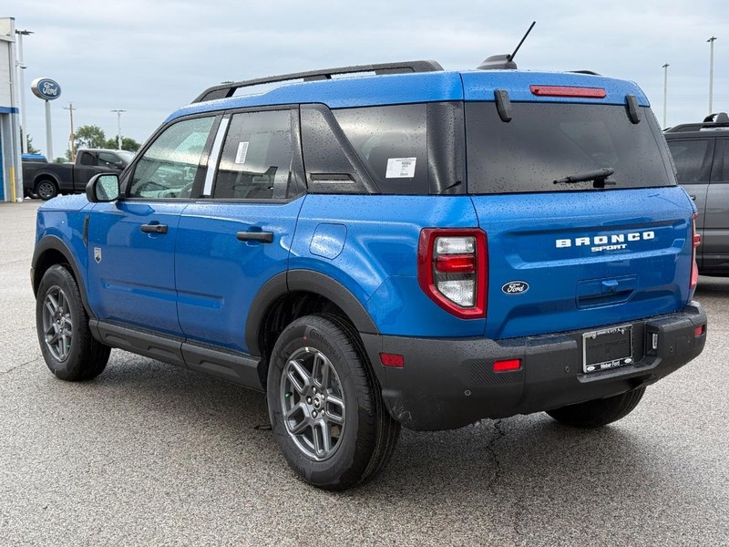 Ford Bronco Sport Vehicle Full-screen Gallery Image 3