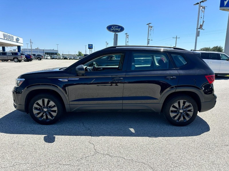 Volkswagen Taos Vehicle Full-screen Gallery Image 2