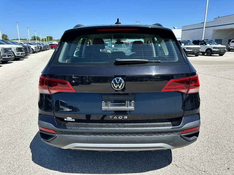 Volkswagen Taos Vehicle Full-screen Gallery Image 4