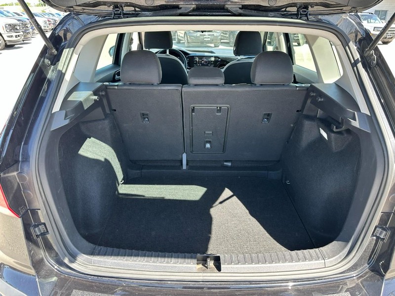 Volkswagen Taos Vehicle Full-screen Gallery Image 5