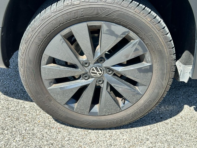 Volkswagen Taos Vehicle Full-screen Gallery Image 7