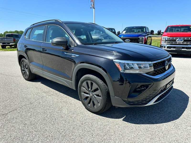 Volkswagen Taos Vehicle Full-screen Gallery Image 8