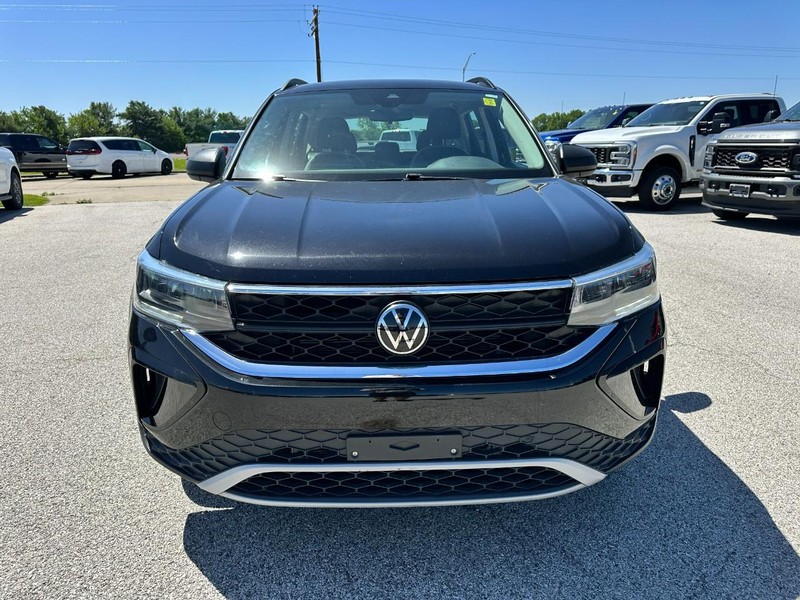 Volkswagen Taos Vehicle Full-screen Gallery Image 9