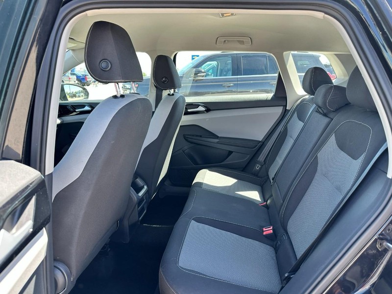 Volkswagen Taos Vehicle Full-screen Gallery Image 10