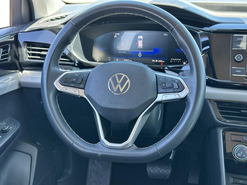 Volkswagen Taos Vehicle Full-screen Gallery Image 12