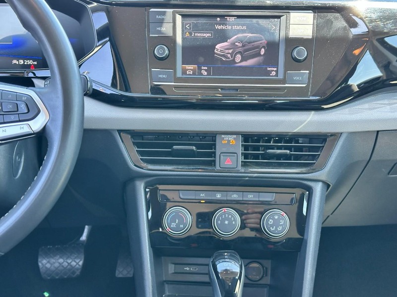 Volkswagen Taos Vehicle Full-screen Gallery Image 13
