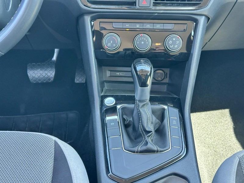 Volkswagen Taos Vehicle Full-screen Gallery Image 14