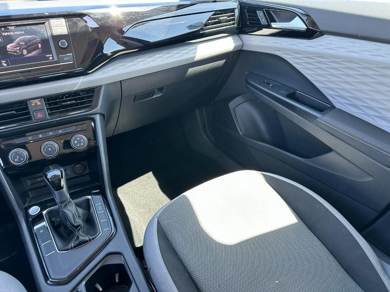 Volkswagen Taos Vehicle Full-screen Gallery Image 15