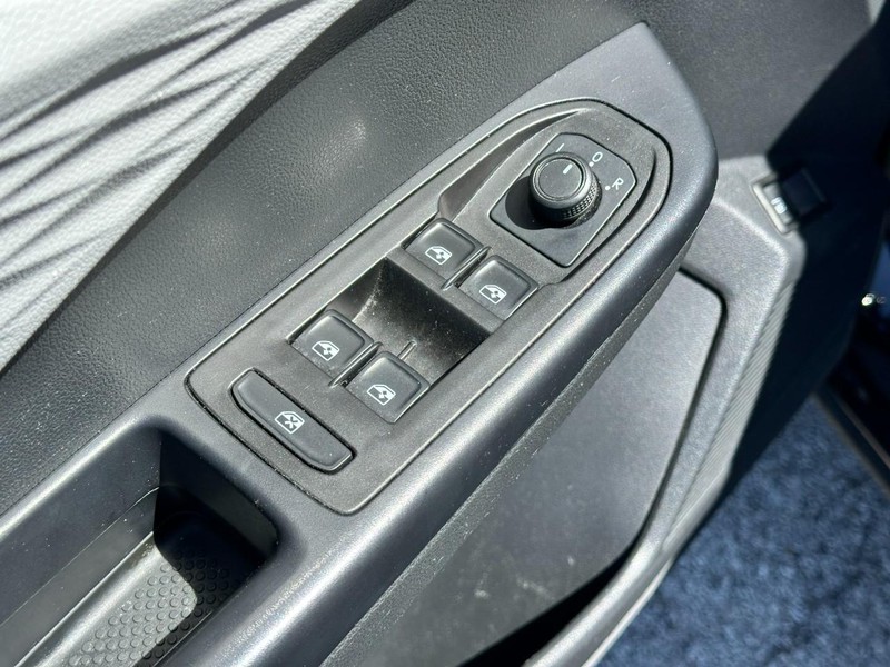 Volkswagen Taos Vehicle Full-screen Gallery Image 16