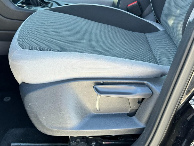 Volkswagen Taos Vehicle Full-screen Gallery Image 17