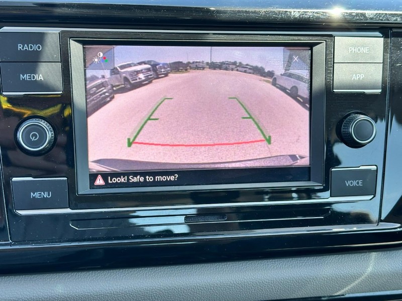 Volkswagen Taos Vehicle Full-screen Gallery Image 21