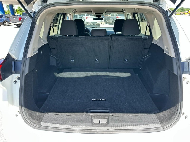 Nissan Rogue Vehicle Full-screen Gallery Image 5