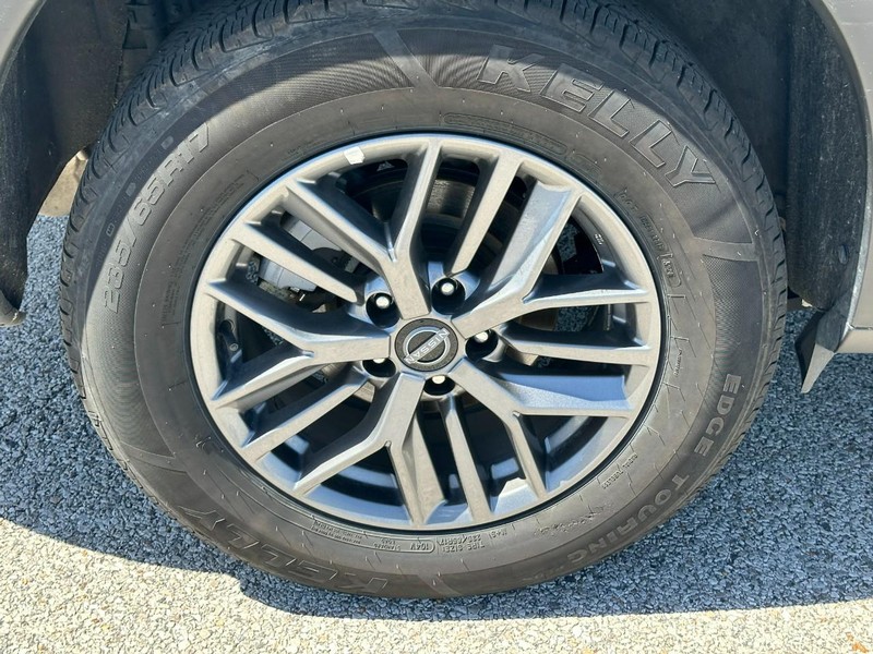 Nissan Rogue Vehicle Full-screen Gallery Image 7