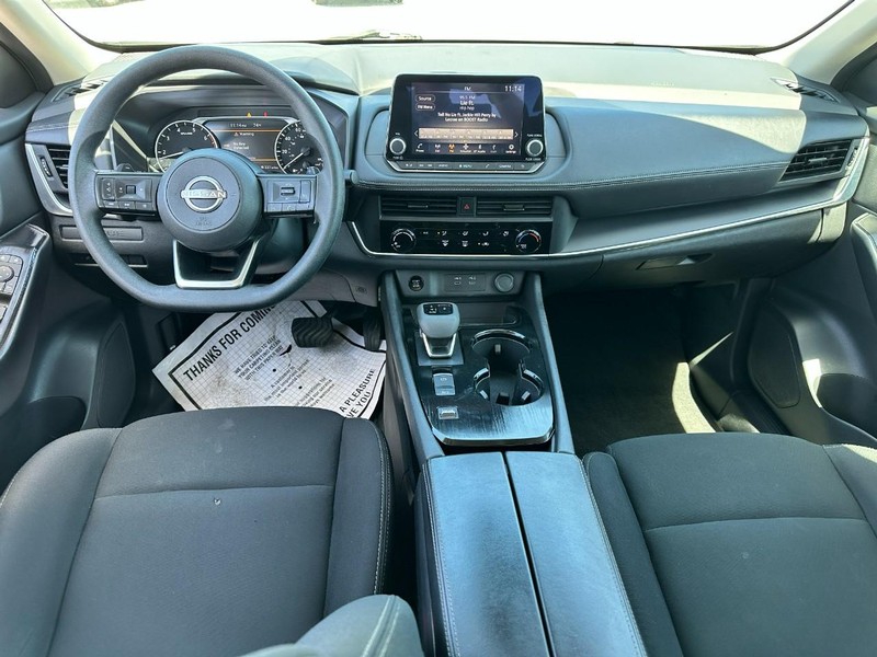 Nissan Rogue Vehicle Full-screen Gallery Image 11