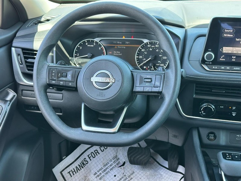 Nissan Rogue Vehicle Full-screen Gallery Image 12