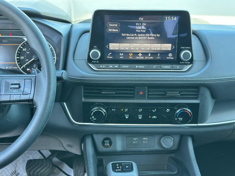 Nissan Rogue Vehicle Full-screen Gallery Image 13