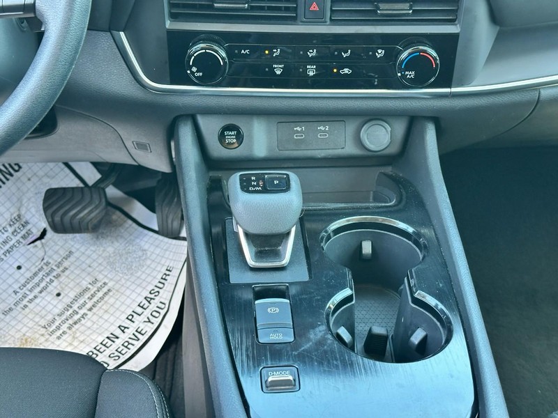 Nissan Rogue Vehicle Full-screen Gallery Image 14