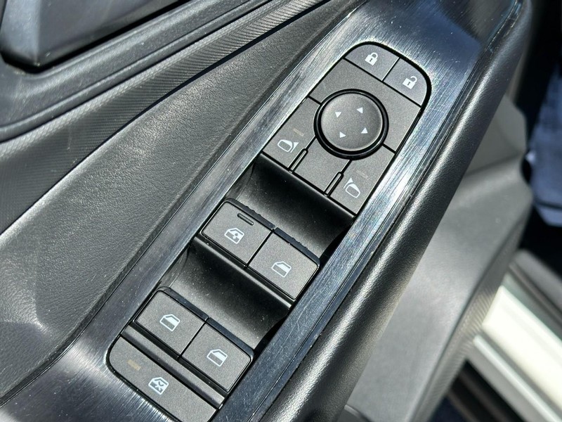 Nissan Rogue Vehicle Full-screen Gallery Image 16