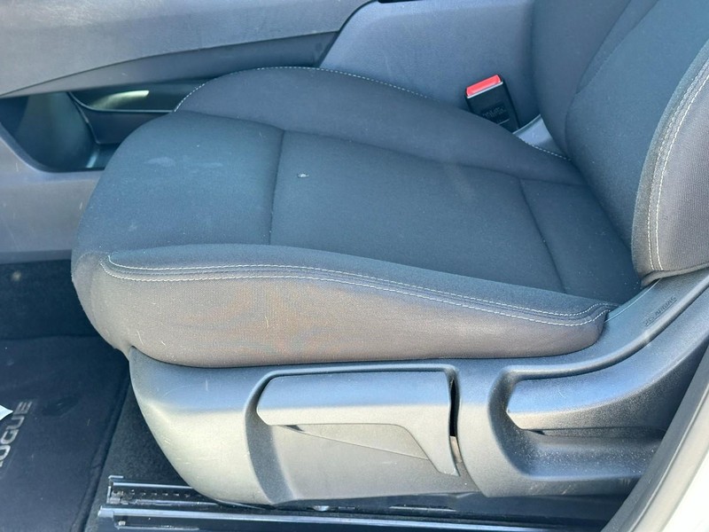 Nissan Rogue Vehicle Full-screen Gallery Image 17