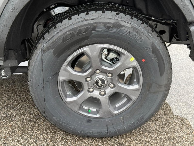 Ford Bronco Vehicle Full-screen Gallery Image 4