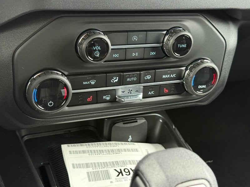 Ford Bronco Vehicle Full-screen Gallery Image 13