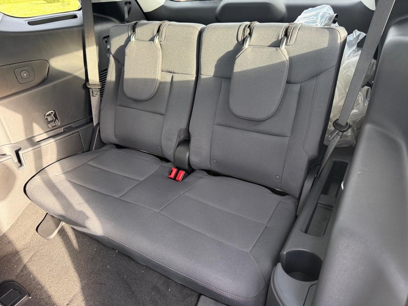 Ford Explorer Vehicle Full-screen Gallery Image 5