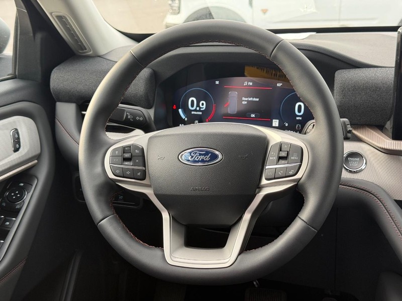 Ford Explorer Vehicle Full-screen Gallery Image 8