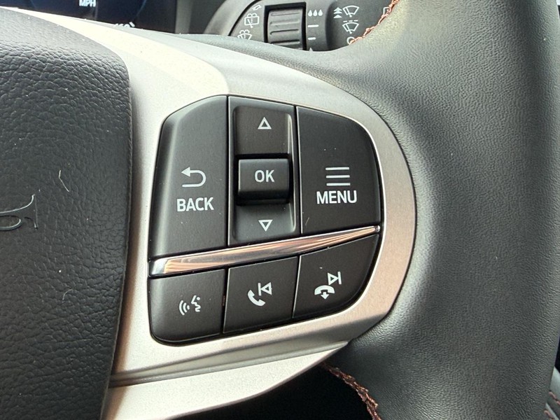 Ford Explorer Vehicle Full-screen Gallery Image 10