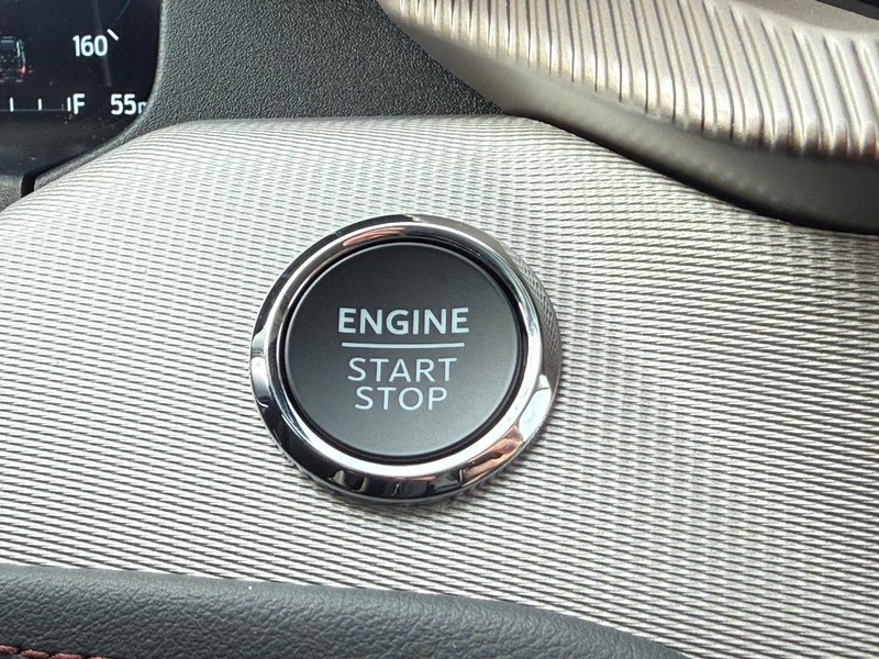 Ford Explorer Vehicle Full-screen Gallery Image 11