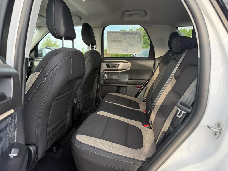 Ford Bronco Sport Vehicle Full-screen Gallery Image 5