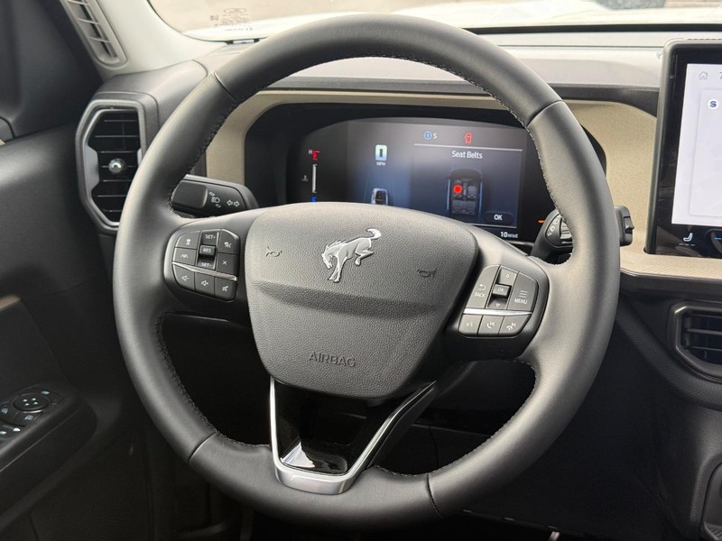 Ford Bronco Sport Vehicle Full-screen Gallery Image 7