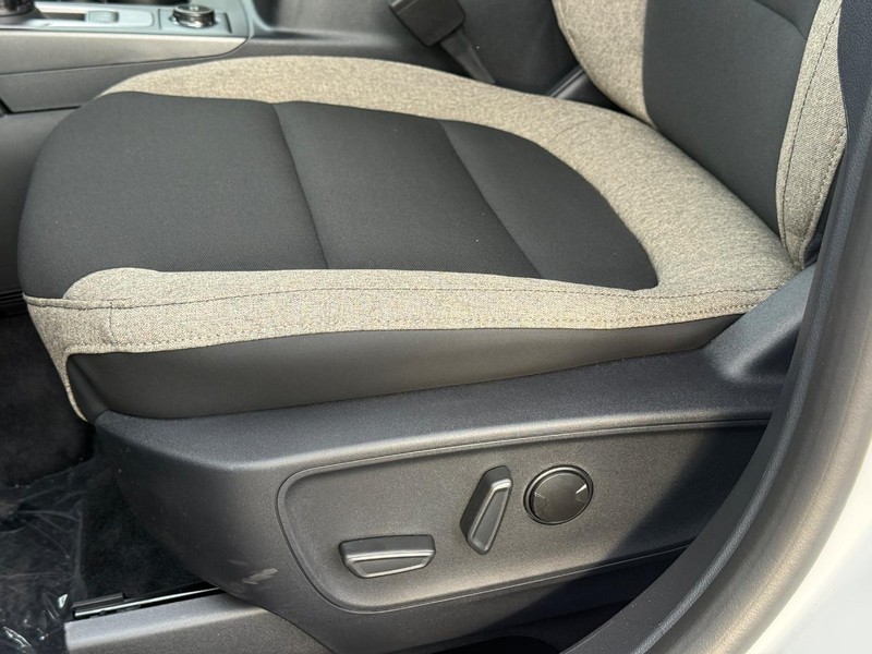 Ford Bronco Sport Vehicle Full-screen Gallery Image 17