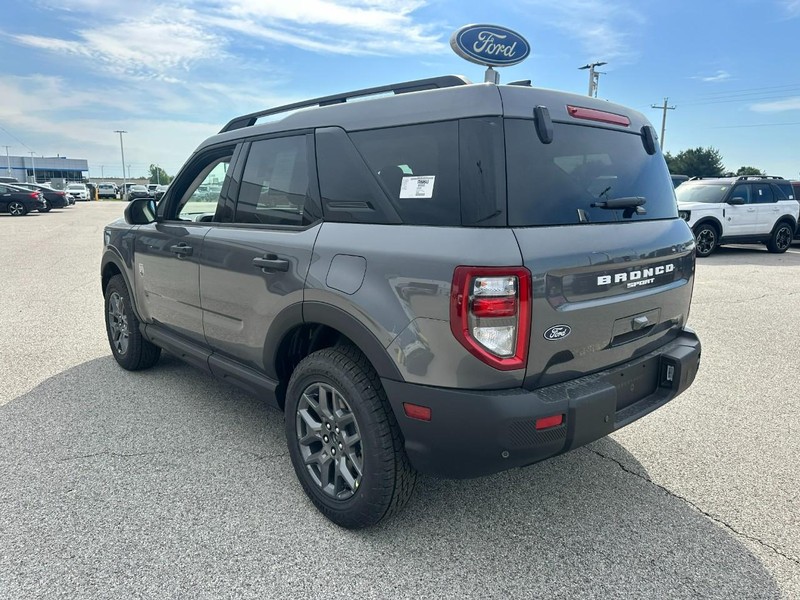 Ford Bronco Sport Vehicle Full-screen Gallery Image 3