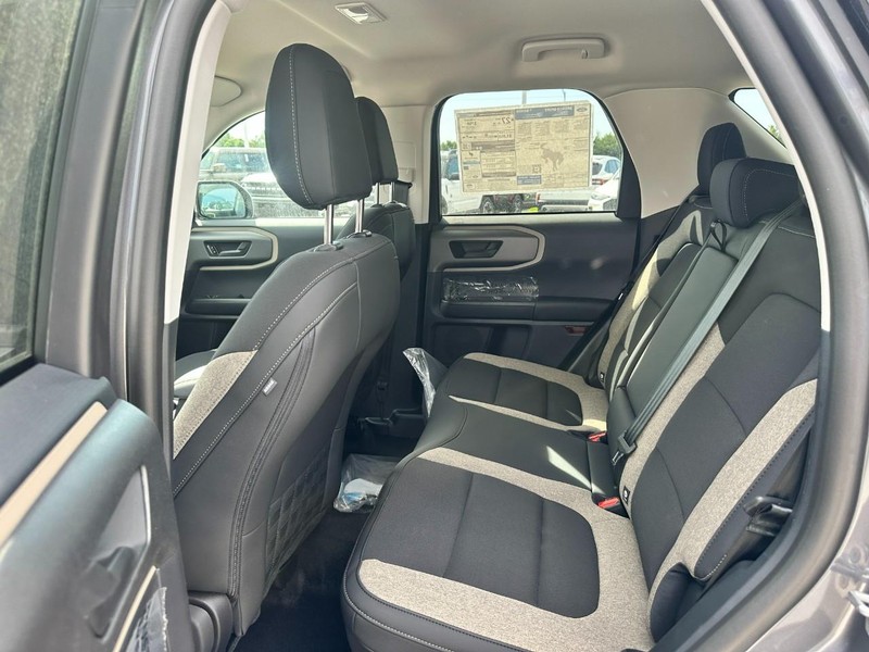 Ford Bronco Sport Vehicle Full-screen Gallery Image 4