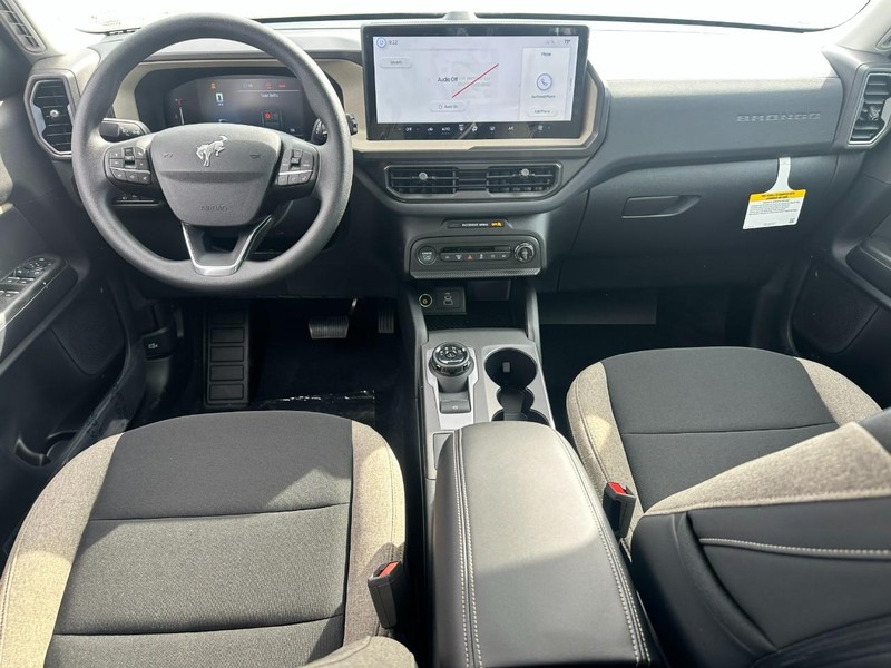 Ford Bronco Sport Vehicle Full-screen Gallery Image 5